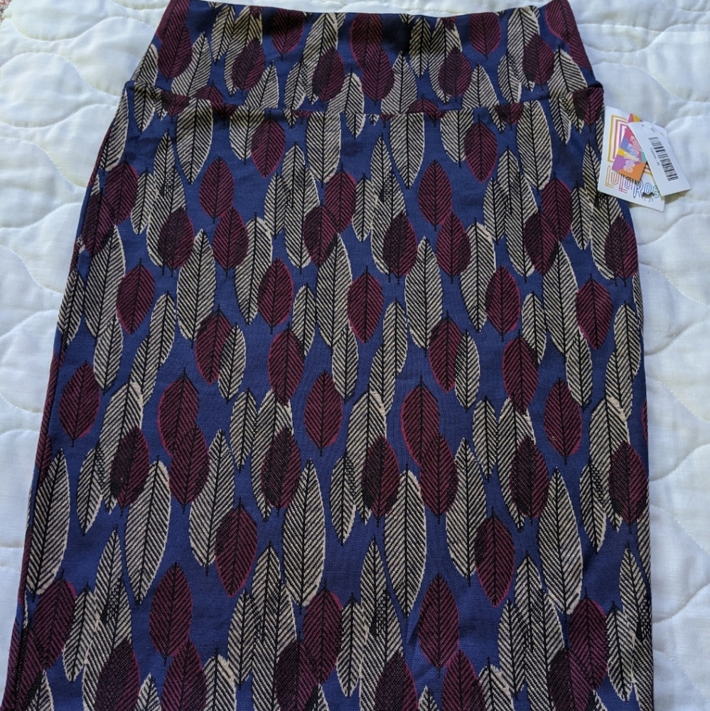 Lularoe Cassie Skirt Size M, NWT